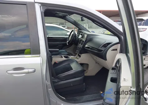 2018 Dodge Grand Caravan Sxt z USA, uszkodzony, nr VIN 2C4RDGCG4JR224070